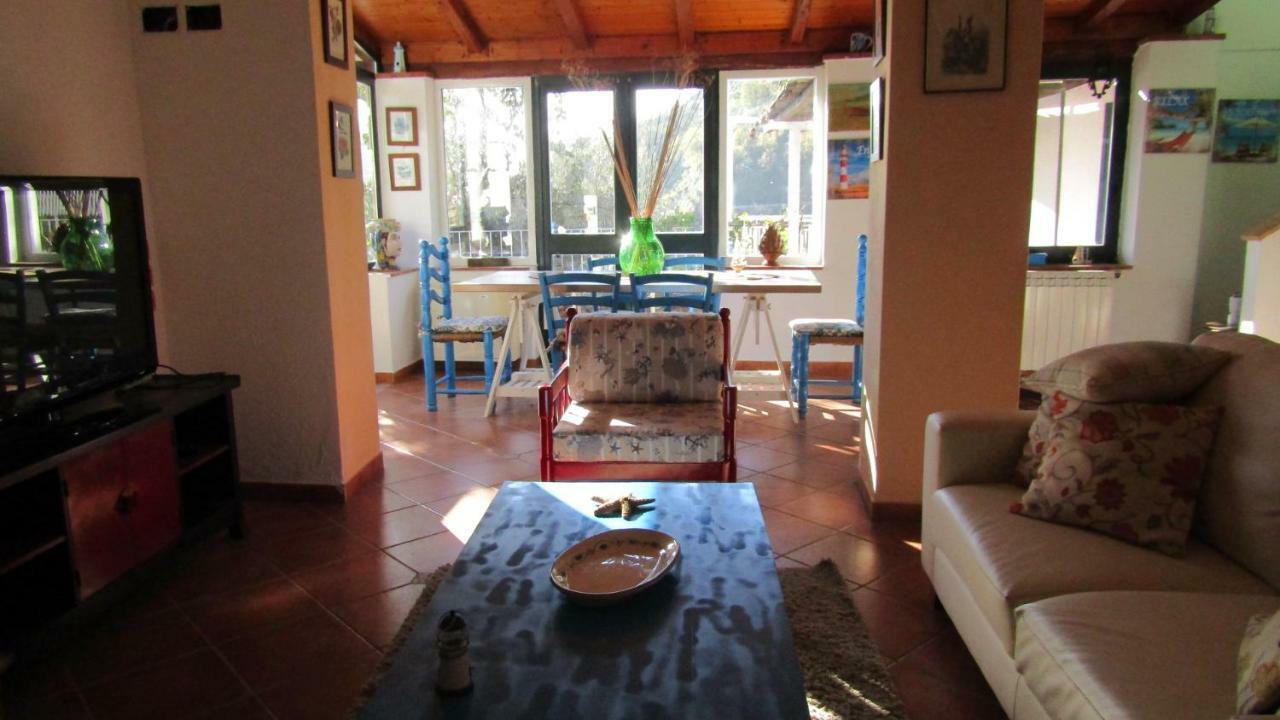 קסטלמולה Casa Il Faro Villa Con Piscina חדר תמונה